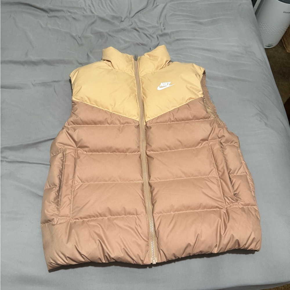 Womens Nike therma fit vest brand new